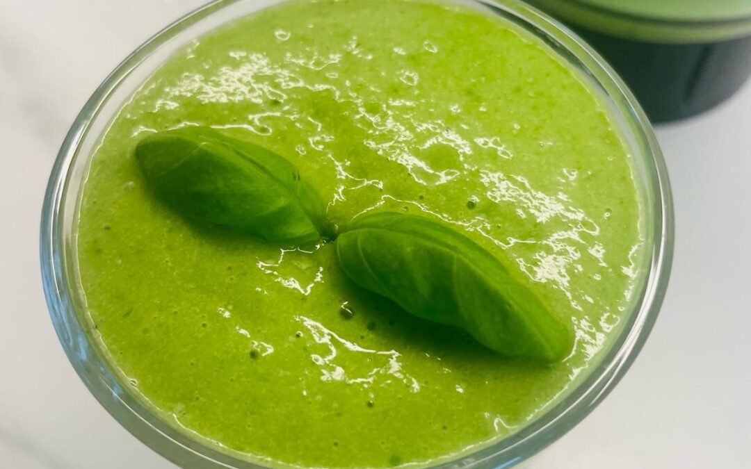 Want a breakfast that boosts fat burning? Try this green smoothie!